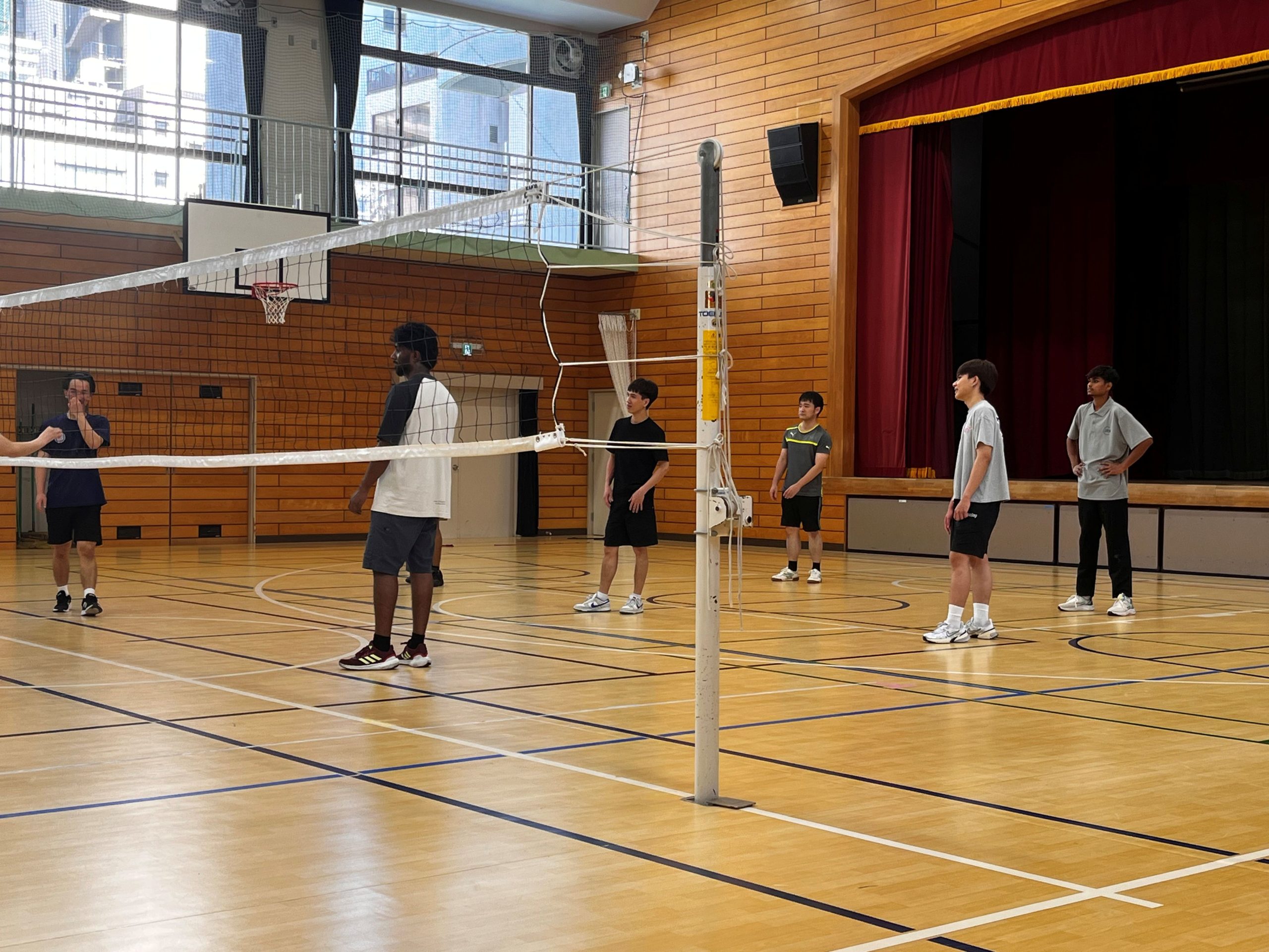 Let’s play volleyball together!